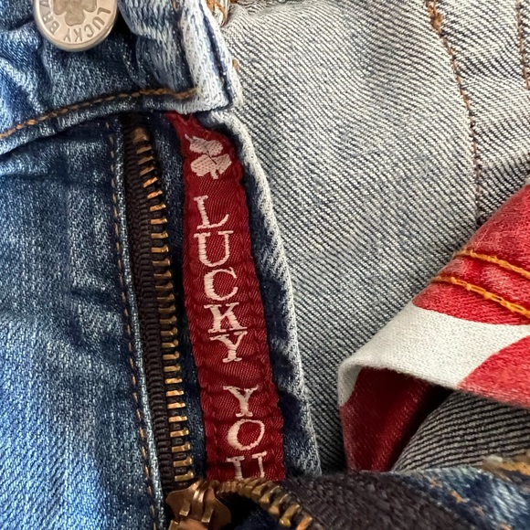 Lucky Brand jeans. Size 8 length is a regular 29. Flared - Picture 6 of 6